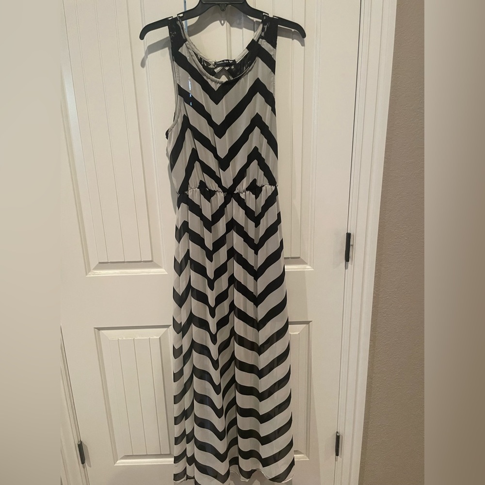 Double zero maxi dress black and white chevron lace back